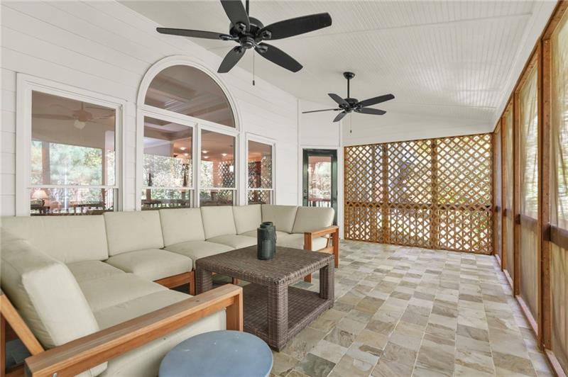 Screened Porch 2